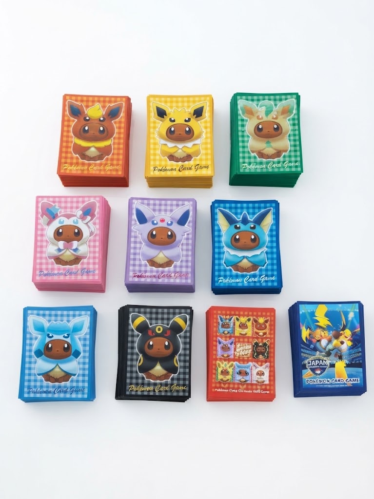 Coleção Oficial Eevee Poncho Pokémon Center - Paulada Cards